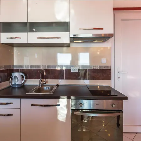 With Sea View 01 מאקרסקה