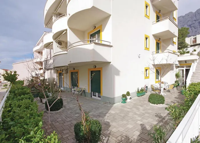 With Sea View 01 מאקרסקה